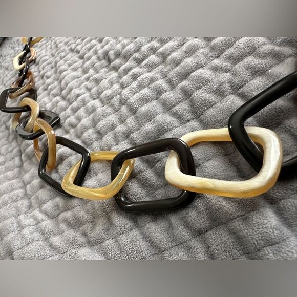 Elegant Black and Cream Chain Necklace
Chunky Horn Link Necklace – 15” - Picture 10 of 17